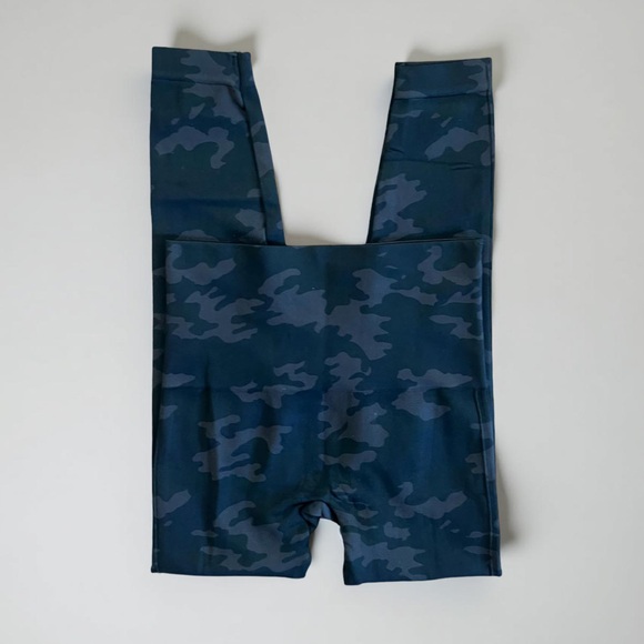 SPANX Pants - NWOT Spanx Camo Seamless Leggings